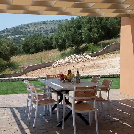 Villa Anthodesmi *