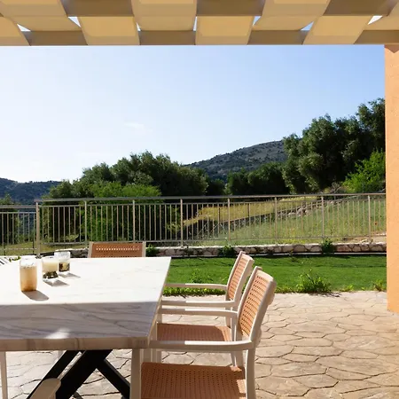 Villa Anthodesmi *